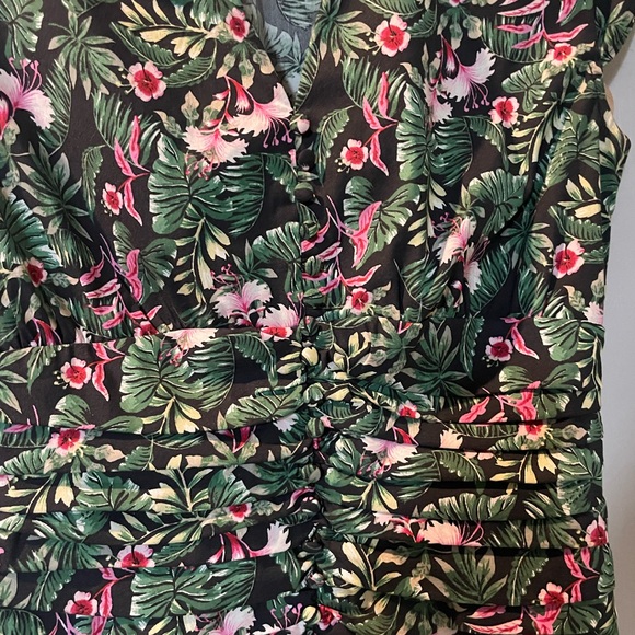 Fitted jungle print blouse from WHBM, size 2. - Picture 4 of 6
